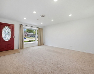 1624 W Weathersfield Way - Photo Thumbnail 9