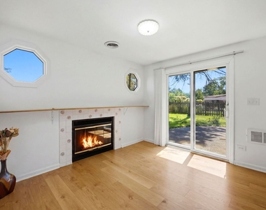 1624 W Weathersfield Way - Photo Thumbnail 12