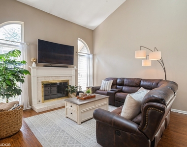 707 Clover Hill Court - Photo Thumbnail 2