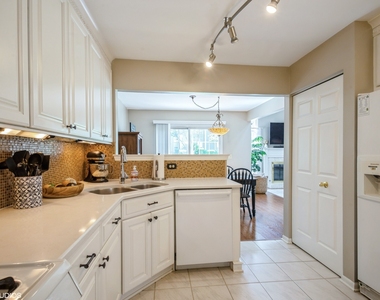 707 Clover Hill Court - Photo Thumbnail 8