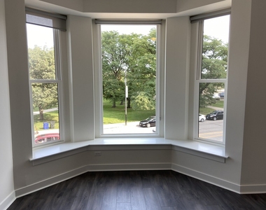 1760 N Clark Street - Photo Thumbnail 2