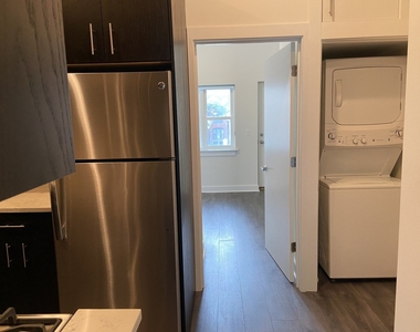 1760 N Clark Street - Photo Thumbnail 5
