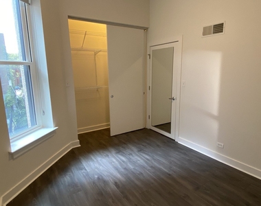 1760 N Clark Street - Photo Thumbnail 3