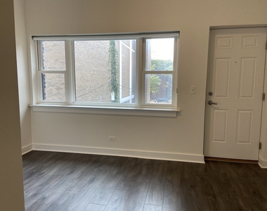 1760 N Clark Street - Photo Thumbnail 8