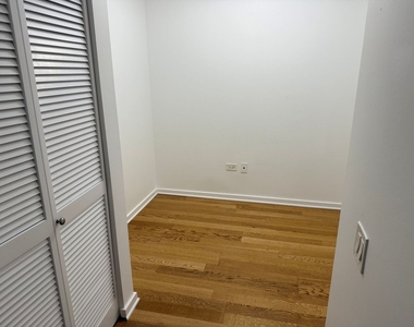 240 E Illinois Street - Photo Thumbnail 4