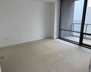 240 E Illinois Street - Photo Thumbnail 5