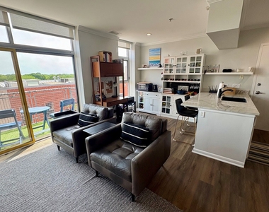 1222 Chicago Avenue - Photo Thumbnail 4