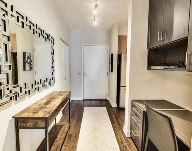 330 N Jefferson Street - Photo Thumbnail 2