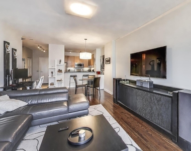 330 N Jefferson Street - Photo Thumbnail 7