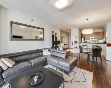 330 N Jefferson Street - Photo Thumbnail 6