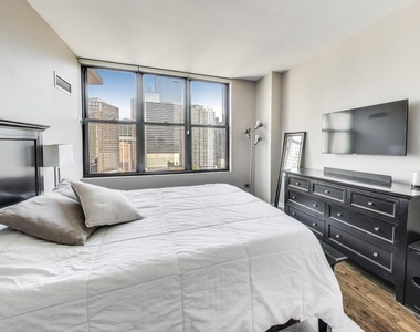 330 N Jefferson Street - Photo Thumbnail 15
