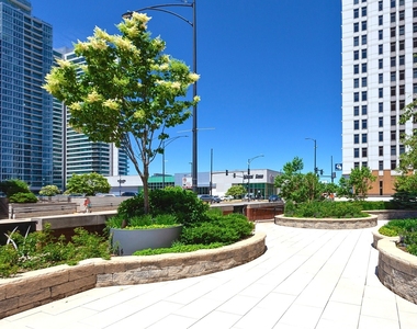 330 N Jefferson Street - Photo Thumbnail 29