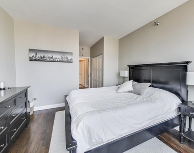 330 N Jefferson Street - Photo Thumbnail 16