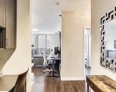 330 N Jefferson Street - Photo Thumbnail 1