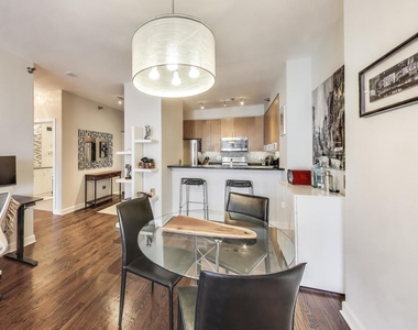 330 N Jefferson Street - Photo Thumbnail 9
