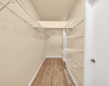 3815 Pebble Garden Lane - Photo Thumbnail 31