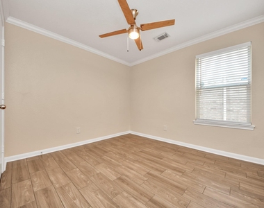 3815 Pebble Garden Lane - Photo Thumbnail 8