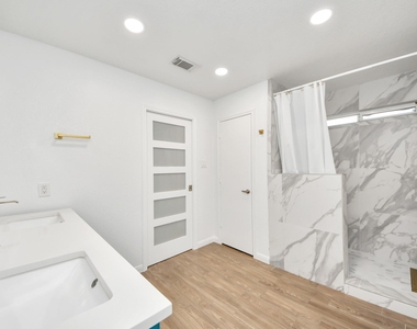 3815 Pebble Garden Lane - Photo Thumbnail 34