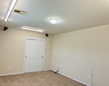 2588 Hallmark Oak Street - Photo Thumbnail 9