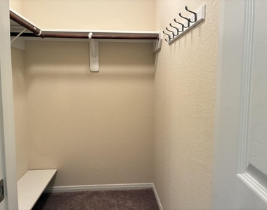2588 Hallmark Oak Street - Photo Thumbnail 16