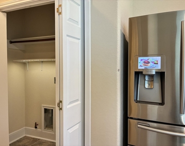 2588 Hallmark Oak Street - Photo Thumbnail 3