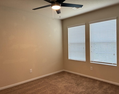 2588 Hallmark Oak Street - Photo Thumbnail 21