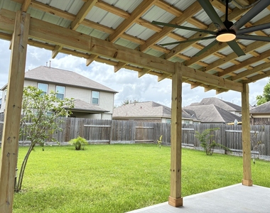 2588 Hallmark Oak Street - Photo Thumbnail 5