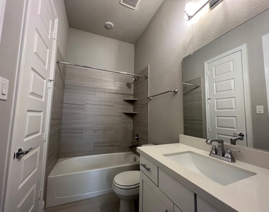 9503 Crescent Mill Drive - Photo Thumbnail 16