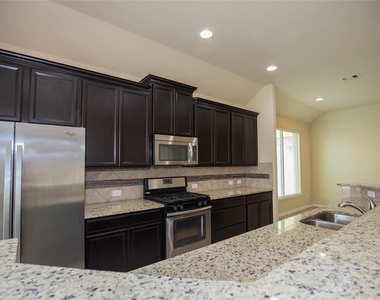 311 Lockridge Hill Ln Lane - Photo Thumbnail 3