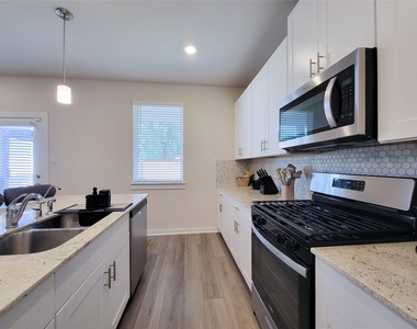 17105 White Acer Way - Photo Thumbnail 9