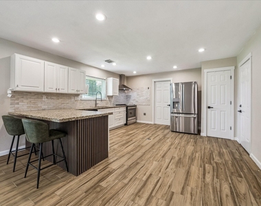 405 N Fulton Street - Photo Thumbnail 16