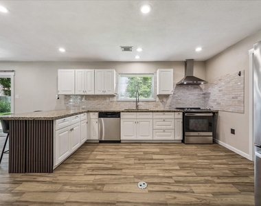 405 N Fulton Street - Photo Thumbnail 2