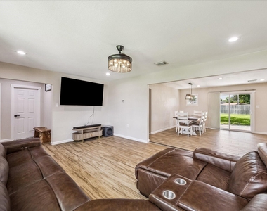 405 N Fulton Street - Photo Thumbnail 1