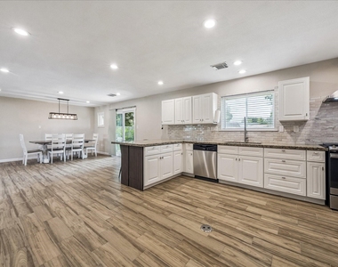 405 N Fulton Street - Photo Thumbnail 17