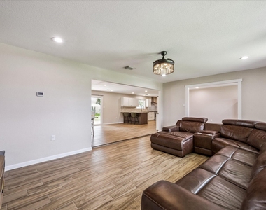 405 N Fulton Street - Photo Thumbnail 9