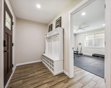 405 N Fulton Street - Photo Thumbnail 8