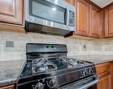 7514 Trail Hollow - Photo Thumbnail 23