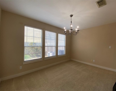 2833 Seaside Drive - Photo Thumbnail 4