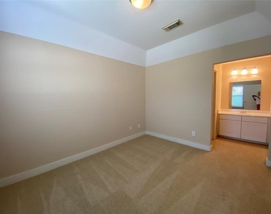 2833 Seaside Drive - Photo Thumbnail 8
