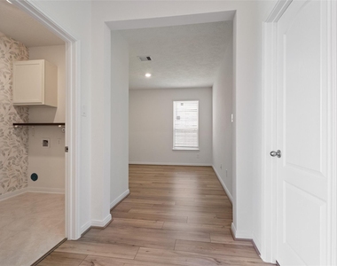 6107 Topaz Pines Trail - Photo Thumbnail 5