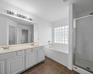7207 Highland Oak Court - Photo Thumbnail 14