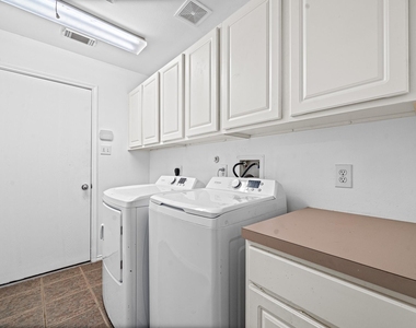 7207 Highland Oak Court - Photo Thumbnail 10