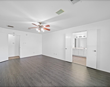 7207 Highland Oak Court - Photo Thumbnail 15