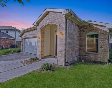 7207 Highland Oak Court - Photo Thumbnail 2