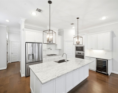 4208 Koehler Street - Photo Thumbnail 6