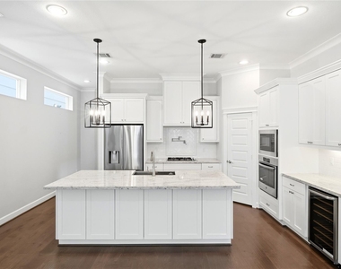 4208 Koehler Street - Photo Thumbnail 8