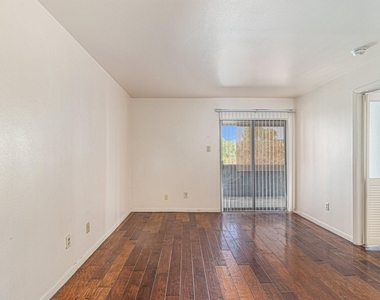 3045 Walnut Bend Lane - Photo Thumbnail 11