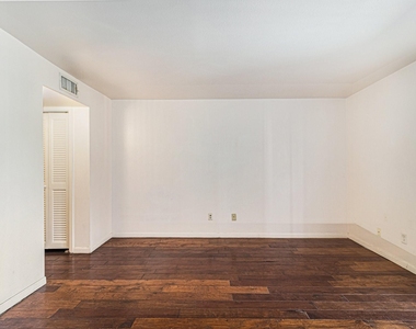 3045 Walnut Bend Lane - Photo Thumbnail 14