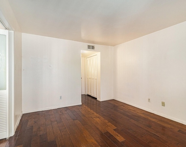 3045 Walnut Bend Lane - Photo Thumbnail 12