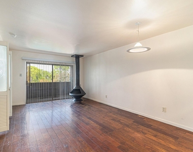 3045 Walnut Bend Lane - Photo Thumbnail 4